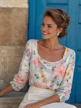 Small XL, Romantic floral print blouse, lightweight and comfortable